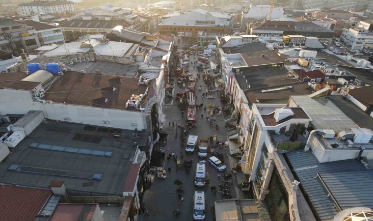 Güngörende yıkımı gerçekleştirilen bina kısmen çöktü: 2 işçi göçük altında kaldı