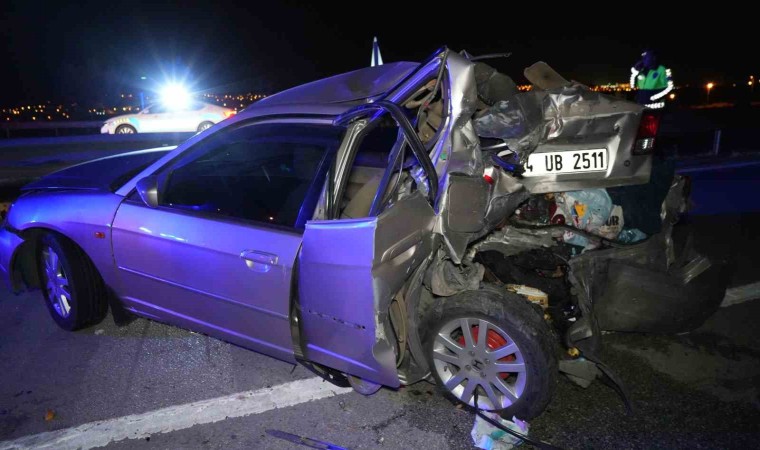 Hasta sevki yapan ambulans otomobille çarpıştı: 1 ölü, 5 yaralı