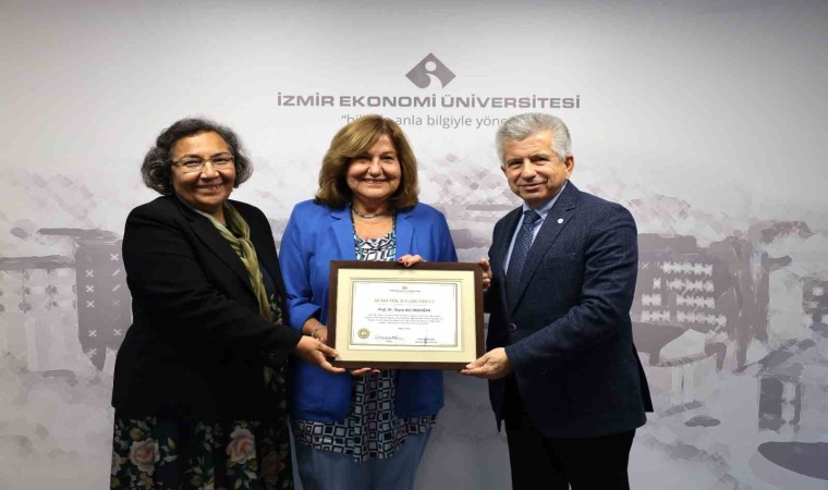 İEÜlü profesöre ‘uluslararası gurur