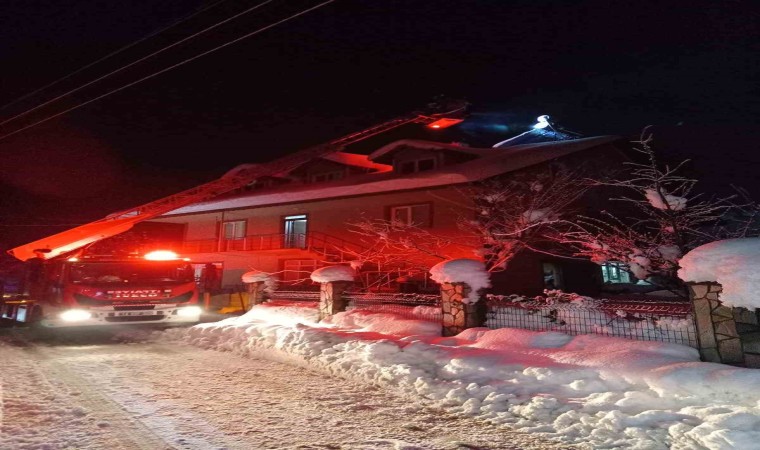 İki katlı evde çıkan baca yangını korkuttu