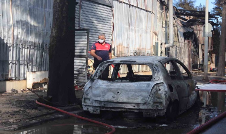 İzmirde kimya fabrikasında yangın ve patlamalar: 2 yaralı