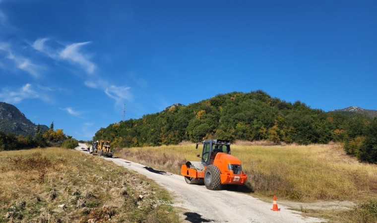 Kahramanmaraş Büyükşehir Belediyesi Andırının yollarını yeniliyor