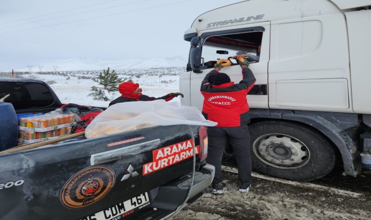 Kahramanmaraşta itfaiyesinden yolda kalan araçlara yakıt desteği