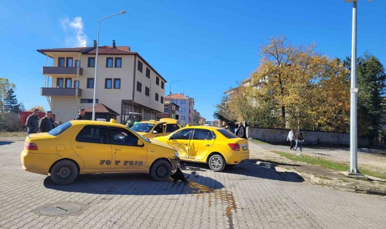 Karabükte trafik kazaları güvenlik kameralarına yansıdı