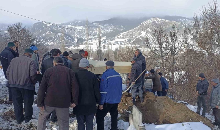 Kastamonuda yangında hayatını kaybeden baba ile engelli oğlu toprağa verildi