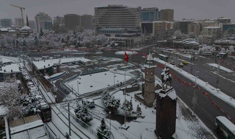 Kayseride kar nedeniyle eğitime 1 gün daha ara verildi