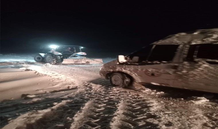 Kayseride tipide yollarda mahsur kalan bin 200 kişi kurtarıldı