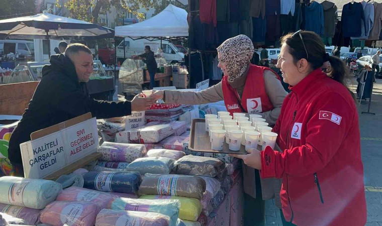 Kızılaydan esnafa mesir macunlu süt ikramı