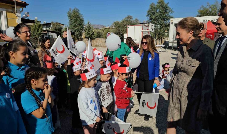 Kızılayın hediye bisikletleri çocukları sevindirdi