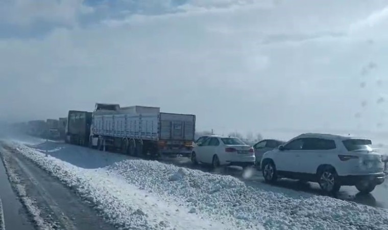 Konyada kar, tipi ve buzlanma ulaşımı aksatıyor