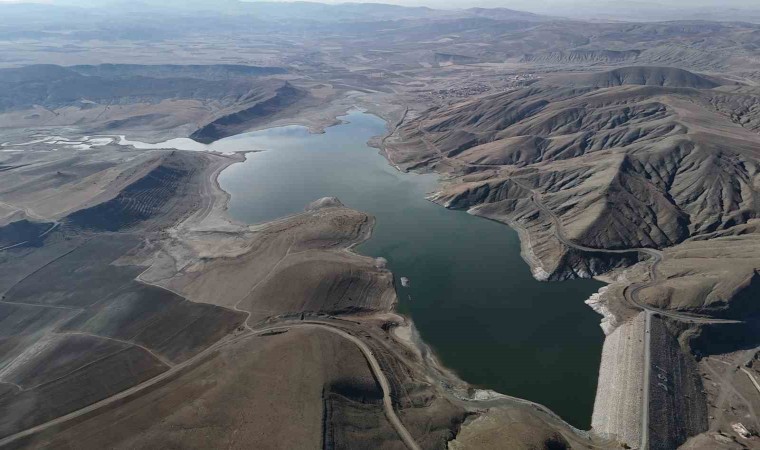 Kuraklığın vurduğu Sivasta geniş bir alanda sulu tarım kısıtlandı