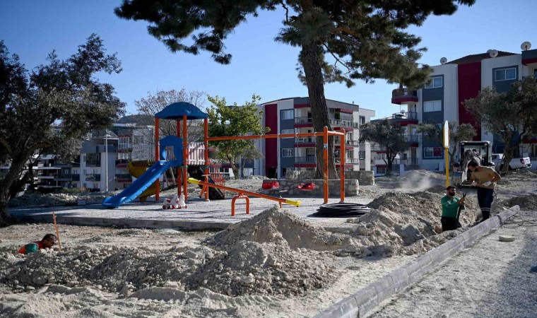 Kuşadası Belediyesi Değirmenderede park yenileme çalışmasına başladı