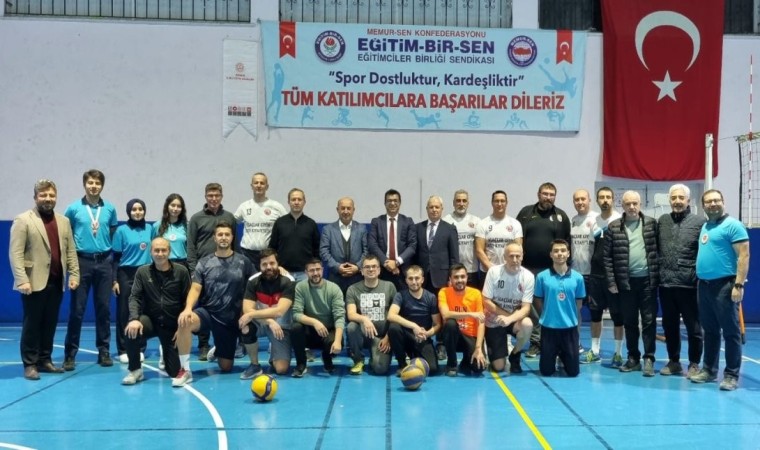 Kütahyada eğitim çalışanları voleybol turnuvası başladı