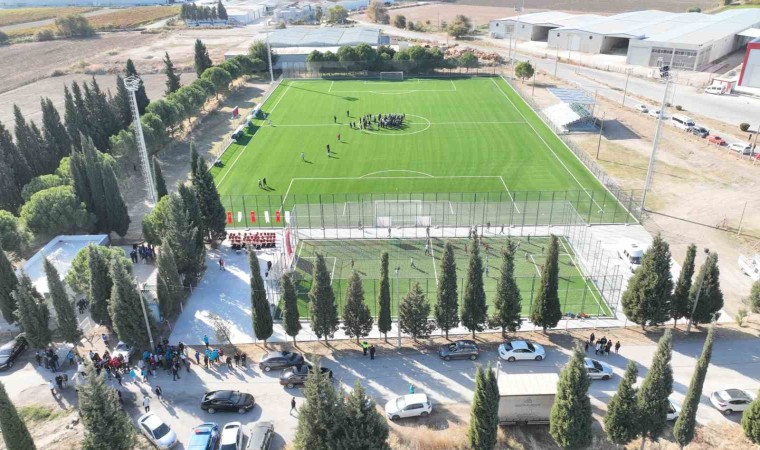 Manisaya 245 seyircili yeni futbol sahası kazandırıldı