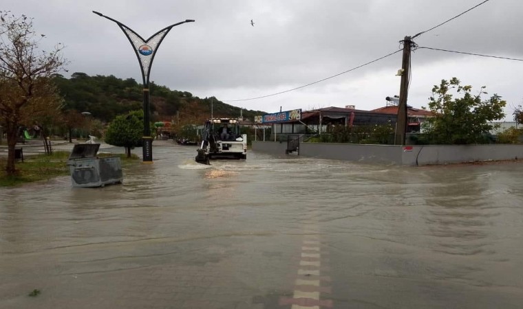 Marmara ve Avşa Adasında şiddetli sağanak yağış hayatı olumsuz etkiledi