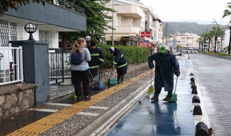 Marmariste belediye ekiplerinin yağmur mesaisi sürüyor