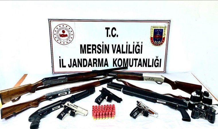 Mersinde silah kaçakçıları jandarma engeline takıldı