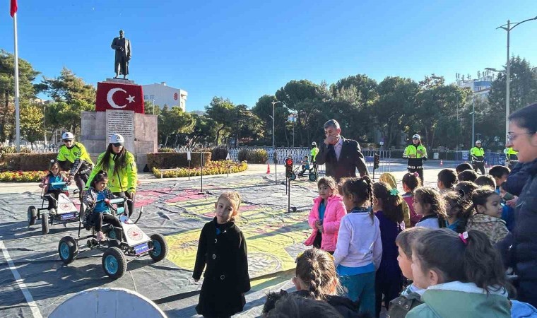 Mobil Trafik Eğitim Tırı Muğlada öğrencilere trafik bilincini aşılayacak