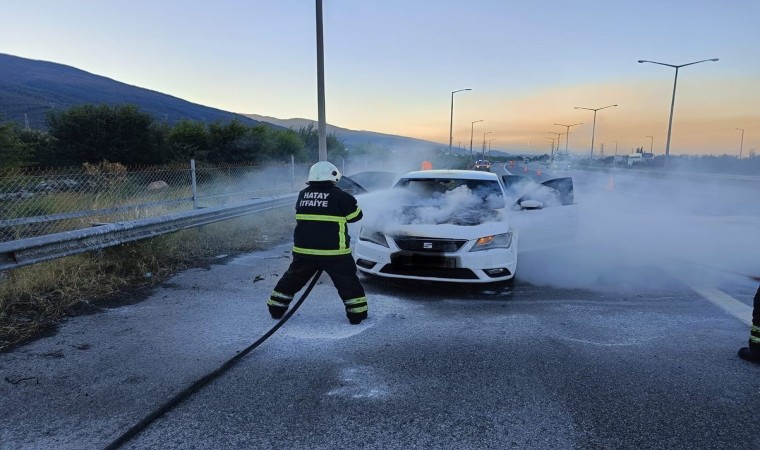 Motor kısmı yanmaya başlayan araçta hasar oluştu