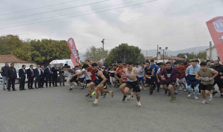 MSKÜde Atatürke Saygı için koştular