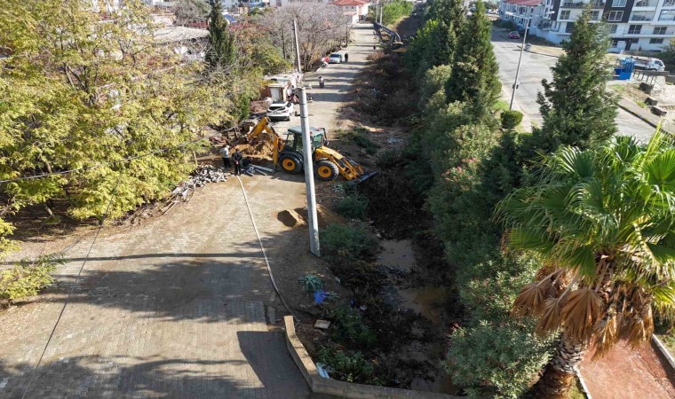 Nazillide dere yatakları temizleniyor