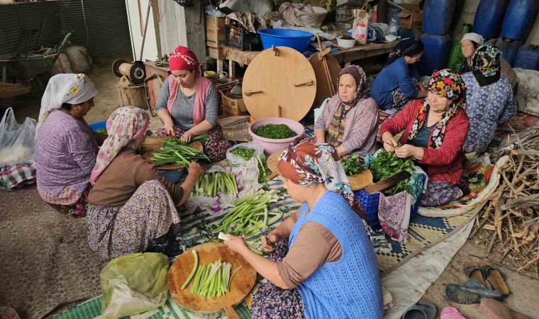 Nazillide kadınlardan yağmur için gözleme hayrı