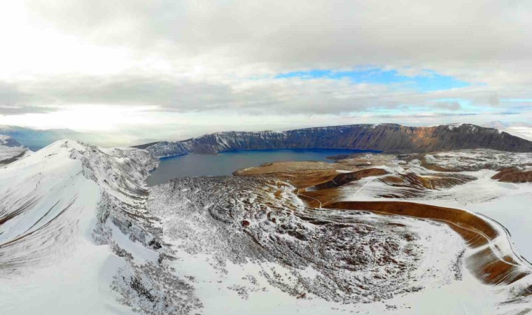 Nemrut Kalderası beyaz gelinliğini giydi