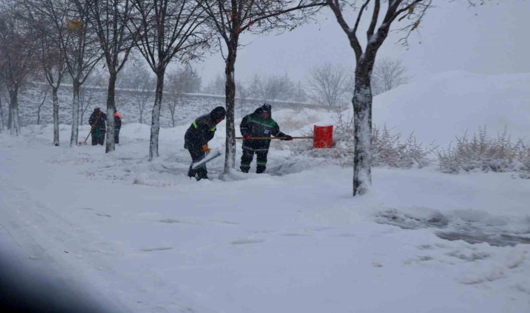 Nevşehirde kar mesaisi başladı