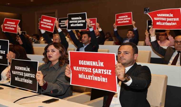 Nilüfer Belediye Meclisinde kayyım protestosu