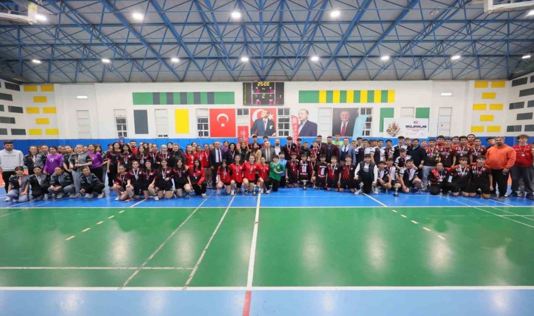 Okul sporları hentbol gençler müsabakaları sona erdi