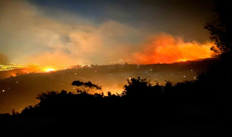 Orman yangını 8inci saatte gece karanlığında etkisini hissettiriyor