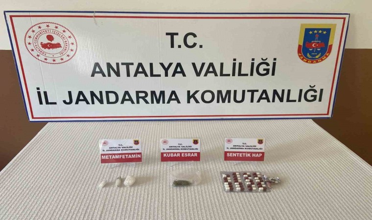 Otobüste üzerinden 5 çeşit uyuşturucu çıkan yolcu tutuklandı