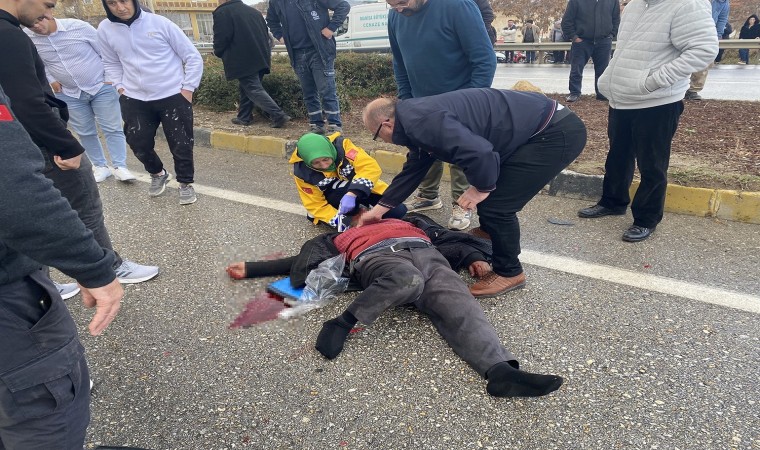 Otomobil üç tekerlekli elektrikli bisiklete çarptı: 1 ağır yaralı