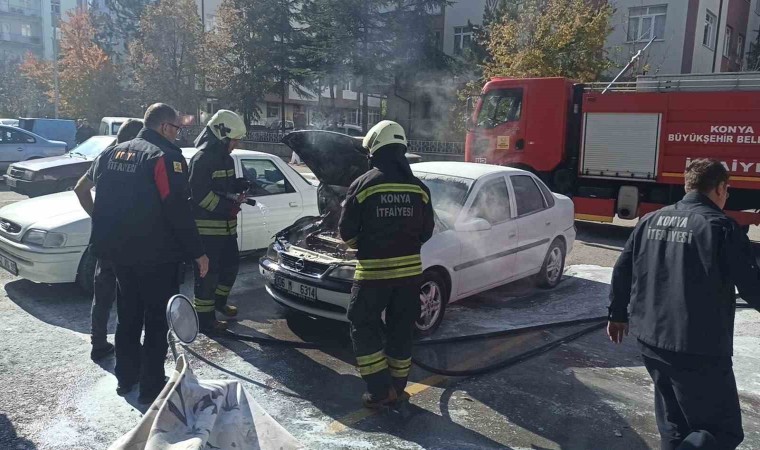 Otomobildeki yangın büyümeden söndürüldü