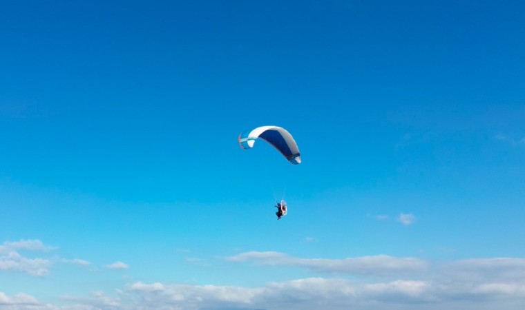 Paramotor uçuşu ilgi ile izlendi