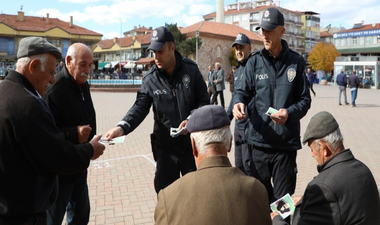 Polis, aileleri ve gençleri madde bağımlılığıyla ilgili bilgilendirdi