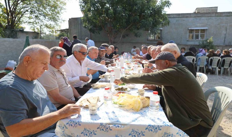 Polis okulundan mezun olan emekli polisler 40 yıl sonra Adanada buluştu