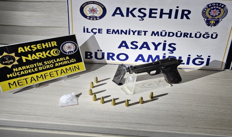 Polisi görünce kaçan araçta uyuşturucu madde yakalandı