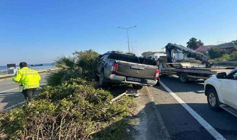 Rizede otomobil direğe çarptı: 2 yaralı