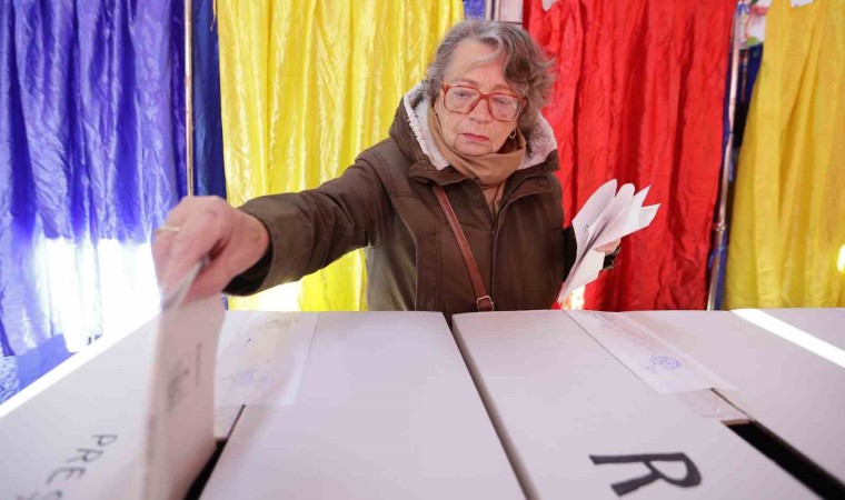 Romanyada sandık çıkış anketlerine göre cumhurbaşkanlığı seçimi ikinci tura kaldı