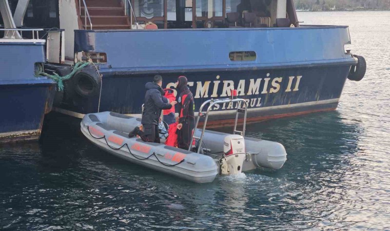 Rumeli Hisarında balık tutan 2 arkadaş denize düşüp kayboldu