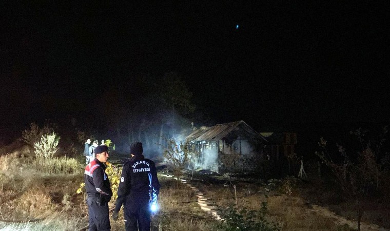 Sakaryada yayla evi alevlere teslim oldu