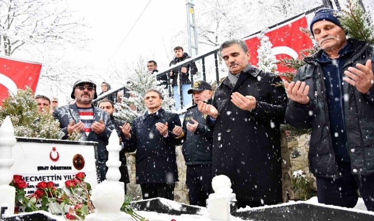 Şehit Öğretmen Necmettin Yılmaz Öğretmenler Gününde kabri başında anıldı