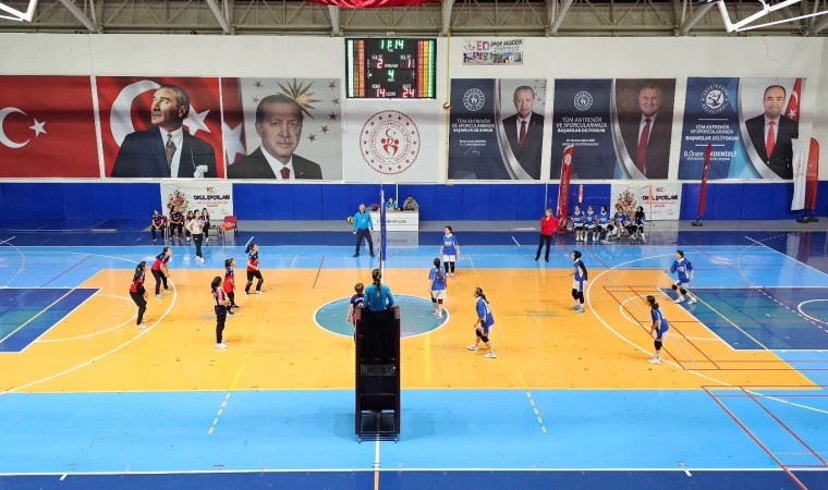 Seydikemerde yıldız kızlar voleybol ilçe seçmeleri başladı