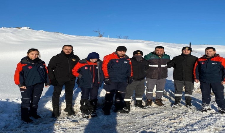 Sinopta araçları kara saplanıp mahsur kalan 4 kişi kurtarıldı