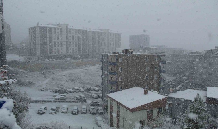 Şırnakta 1 belde ve 7 köy yolu kardan ulaşıma kapandı