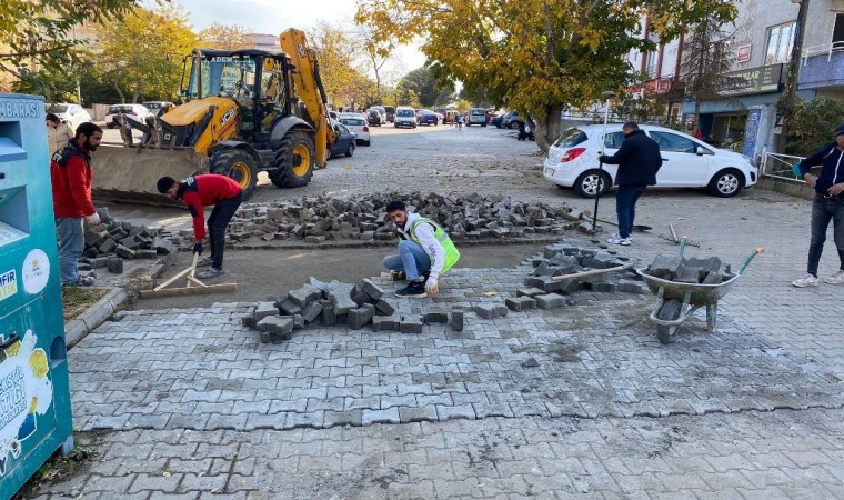 Süleymanpaşada olumsuz hava şartlarına rağmen yol çalışmaları devam ediyor