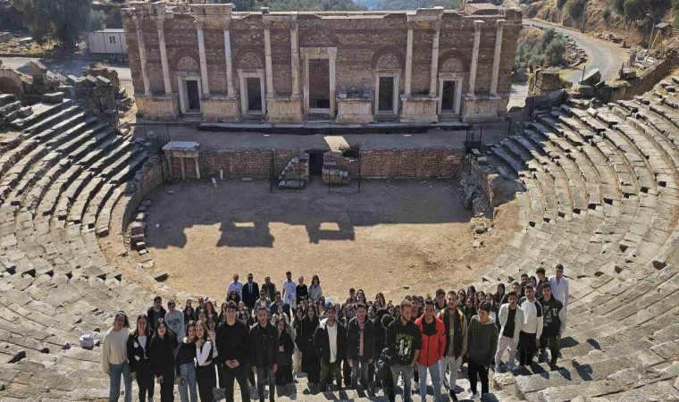 Sultanhisarda öğrencilerden tarihi gezi