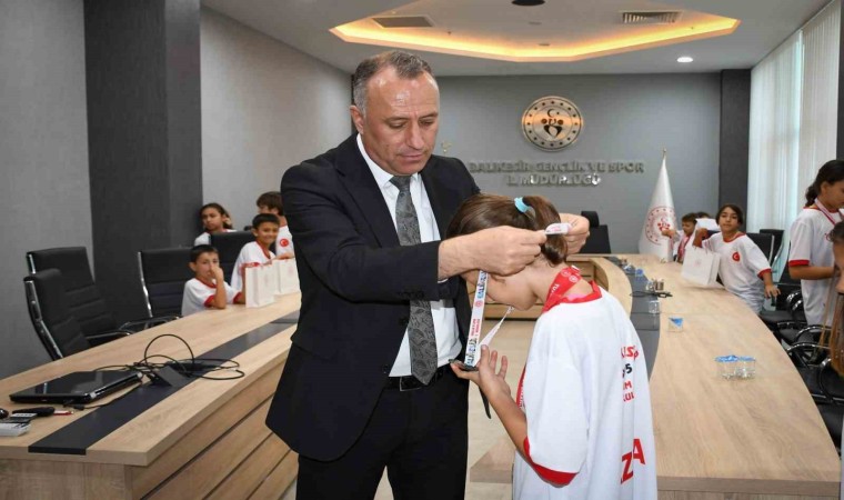 Taekwondo ve Yüzme Sporcuları, Balıkesirde Ödüllendirildi