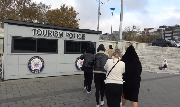 Taksim de Türk bayrağı dağıtıp, sözde bağış toplayan 6 kadına para cezası